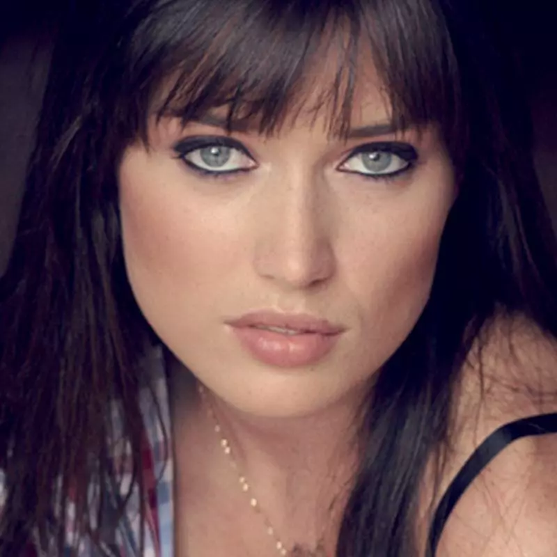Elsa Esnoult 